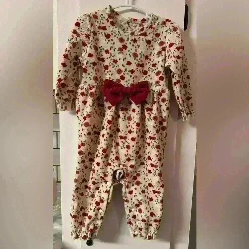 Girls one peice outfi size 12-18m EUC
